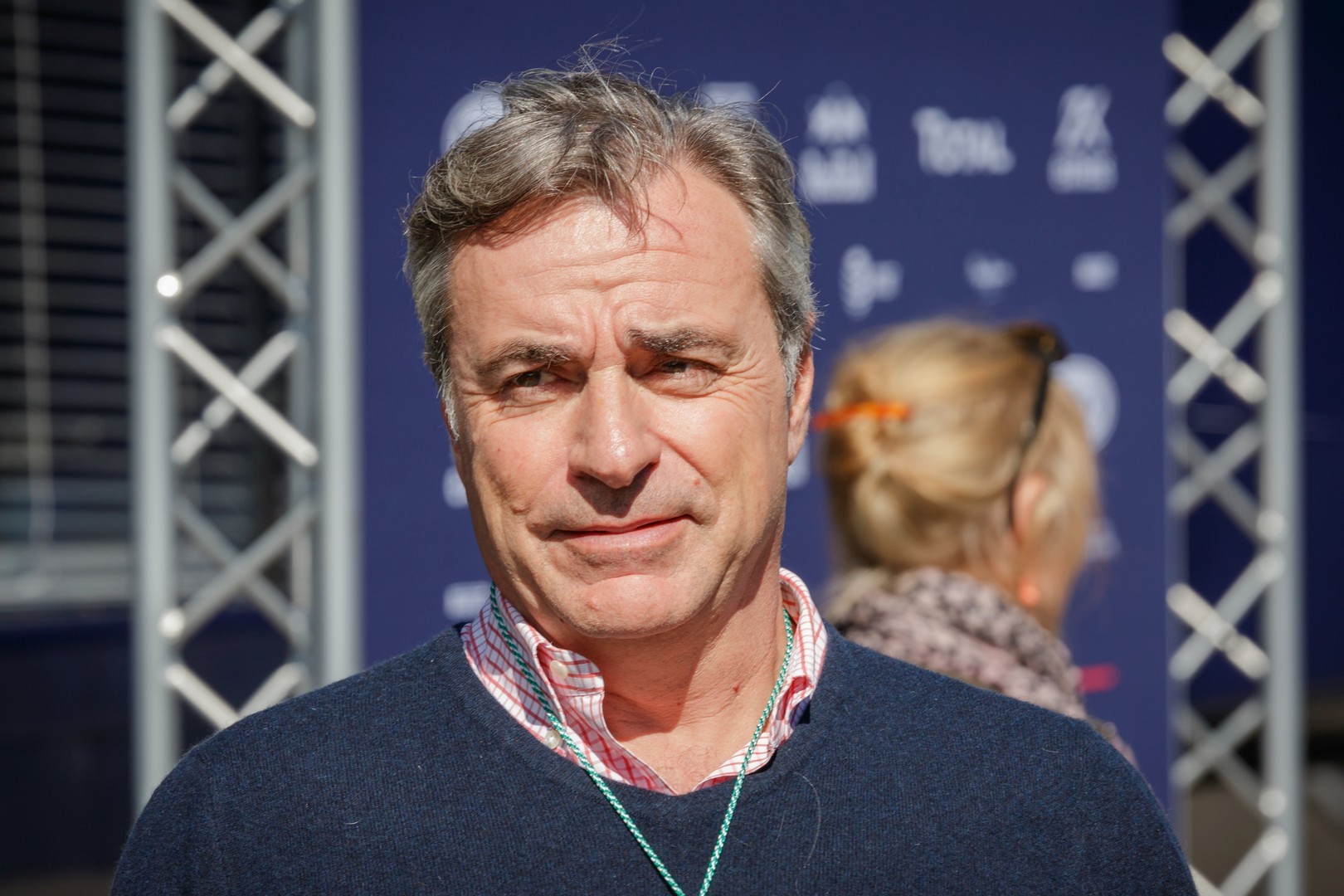 George Russell hält es für "brillant", wenn Carlos Sainz Sr. für das Amt des FIA-Präsidenten kandidieren würde