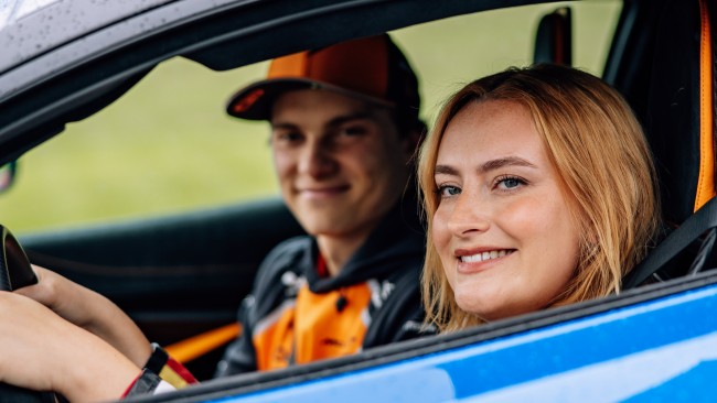 Die Formel 1 richtet sich mit einer Serie, in der ein beliebter YouTuber das Autofahren lernt