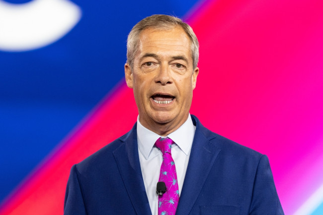 Farage schlägt ein Verbot des massenhaften muslimischen Gebets an historischen Stätten im Vereinigten Königreich vor