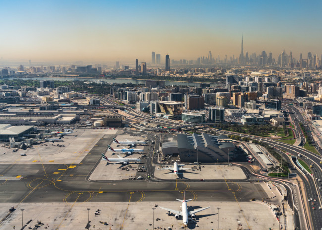 Neue Drohnenvorfälle in der Nähe des Flughafens Dubai verschärfen die Luftfahrtstörungen