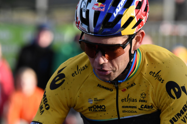 Der belgische Radfahrer Wout van Aert zieht sich wegen einer infizierten Ellbogenverletzung von der Tour de France zurück
