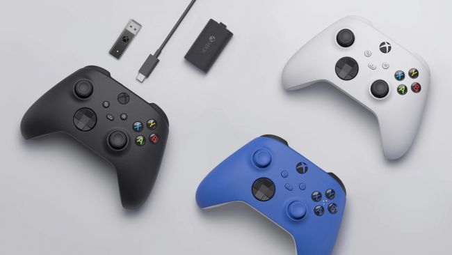 Xbox-Series-Controller in schwarz, weiß und blau