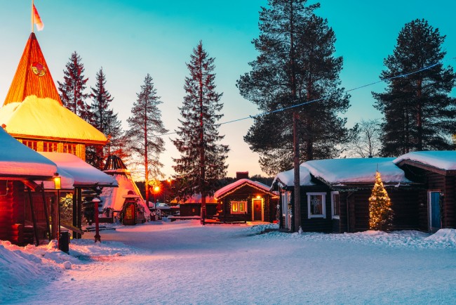 Dieses Weihnachten hat der Weihnachtsmann neue Helfer: Die NATO wird wegen möglichen russischen Angriffs in Lappland entsandt