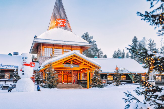 Dieses Weihnachten hat der Weihnachtsmann neue Helfer: Die NATO wird wegen möglichen russischen Angriffs in Lappland entsandt