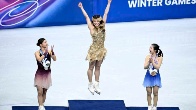 Alysa Liu gewinnt vier Jahre nach ihrem vorzeitigen Rücktritt vom Eiskunstlauf die Goldmedaille für die USA