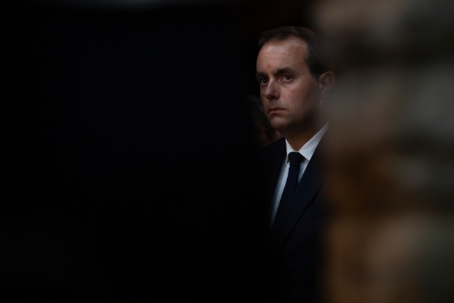 Frankreich bringt den Notfallhaushalt vor Weihnachten vor, um einen Regierungsstillstand nach gescheiterten Gesprächen zu verhindern