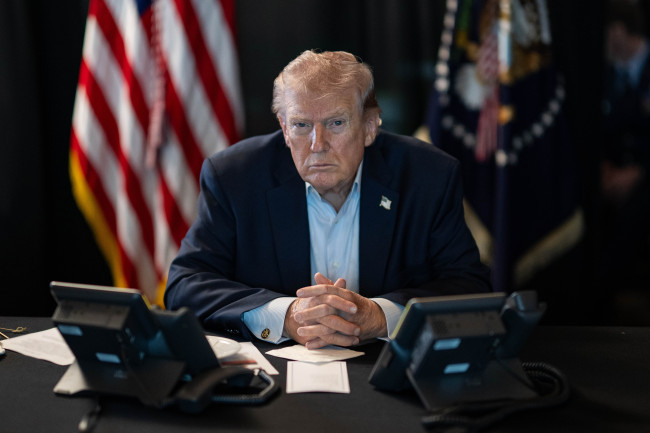 Präsident Donald Trump unterzeichnet eine Anordnung zur Begrenzung von Kinderimpfungen
