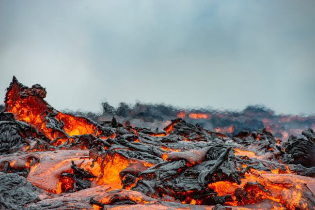 Vulkanausbruch in Island führt zur Evakuierung eines beliebten Touristenortes
