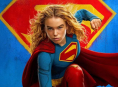 Supergirl kommt heiß und aus dem Gleichgewicht in diesem brandneuen Anhänger herein