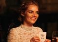 Ready or Not und Scream VI-Star Samara Weaving nimmt ihre PS5 &uuml;berall mit