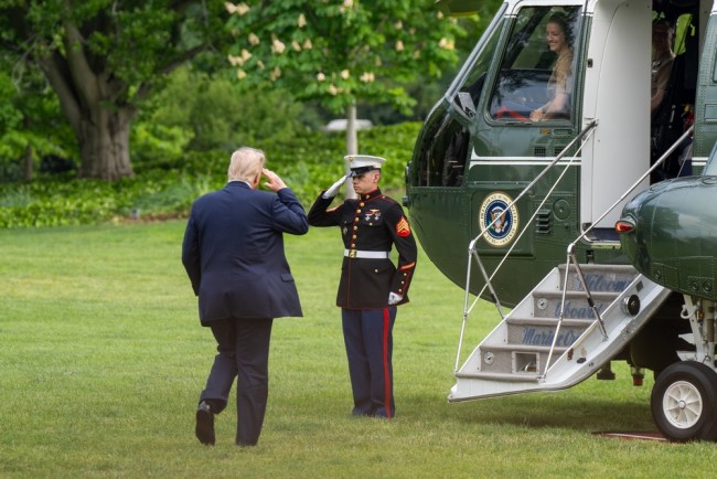 Trump bringt für 2027 ein Rekordbudget von 1,5 Milliarden US-Dollar für das Militärbudget an (gegenüber 900 Milliarden US-Dollar im Jahr 2026)