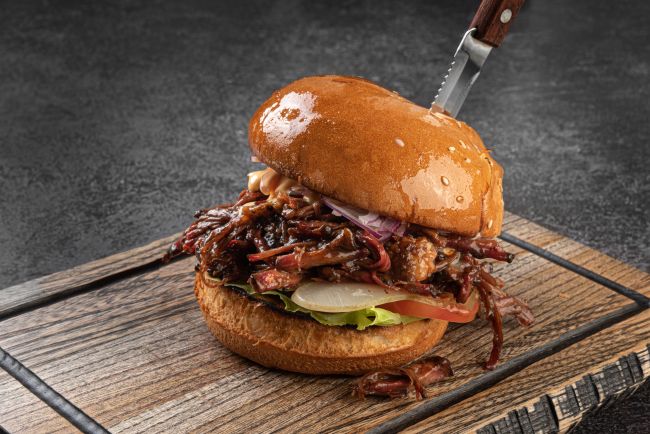 BBQ-Liebhaber brechen Guinness-Weltrekord für die meisten Pulled Pork Sandwiches, die in 8 Stunden serviert werden