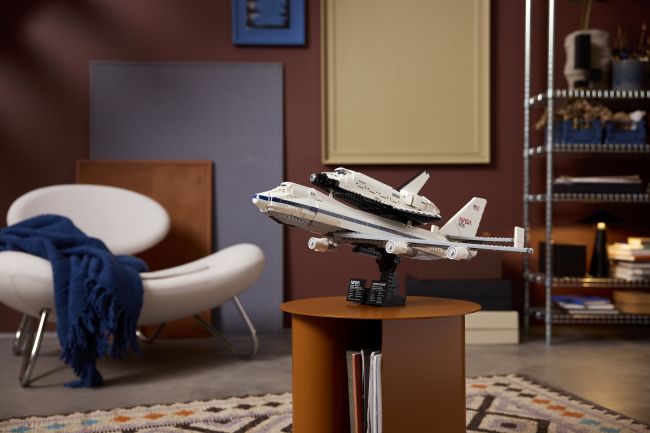 Begeben Sie sich auf eine Reise zu den Sternen mit dem neuen Shuttle-Trägerflugzeug von Lego