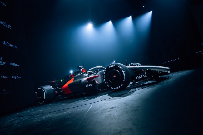 Formel 1 2026: Audi präsentiert das erste F1-Auto, bekannt als R26, vorgestellt