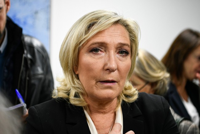 Le Pen bestreitet den Missbrauch von EU-Geldern im Berufungsprozess