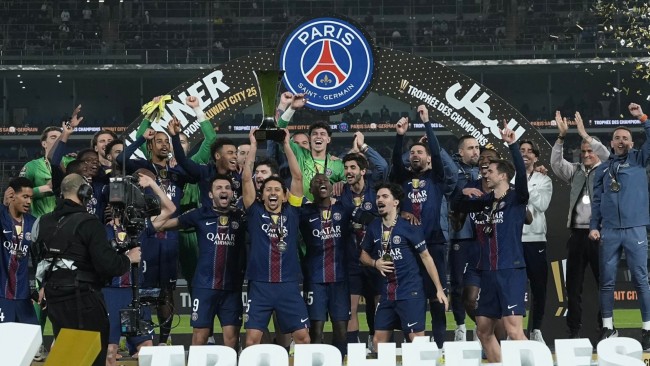 PSG überwindet eine späte Schreck und gewinnt den Trophée des Champions (französischen Supercup) im Elfmeterschießen