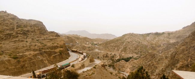 Pakistanisch-afghanische Grenze bricht in tödlichen Zusammenstößen über Nacht aus