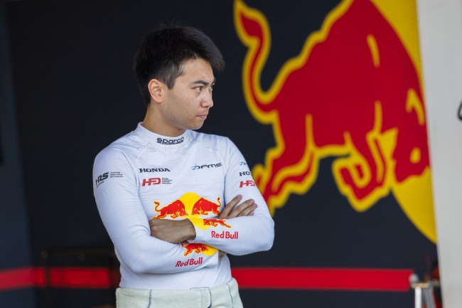 Super-Formel-Champion Ayumu Iwasa wird behauptet, "besser als Tsunoda" zu sein.