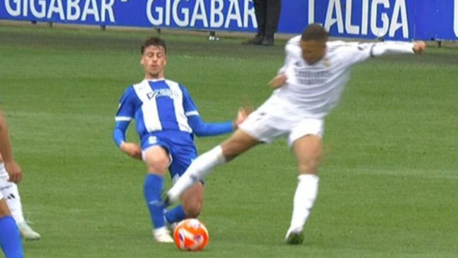 Mbappé sieht nach einem schrecklichen Foul, das weitere Folgen haben wird, die erste Rote Karte seit 2019