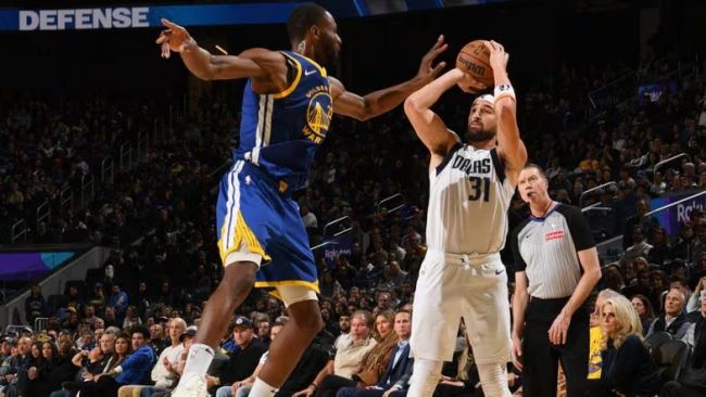 Warriors und Mavericks schreiben NBA-Geschichte mit einem Rekord von 48 Dreiern