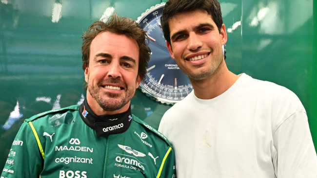 Carlos Alcaraz besucht seine Landsleute Fernando Alonso und Carlos Sainz bei den F1-Tests in Bahrain