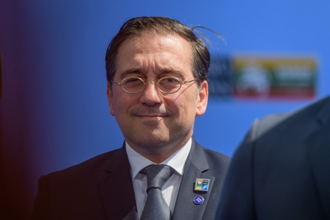 Spanien belebt den Druck auf eine europäische Armee wieder, während der Grönlandstreit die EU-Einheit auf die Probe stellt