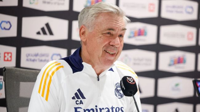 Ancelotti verteidigt Vinícius und hält seine Zwei-Spiele-Sperre für unfair: "Wir sind in jeder Hinsicht zufrieden mit Vinicius"