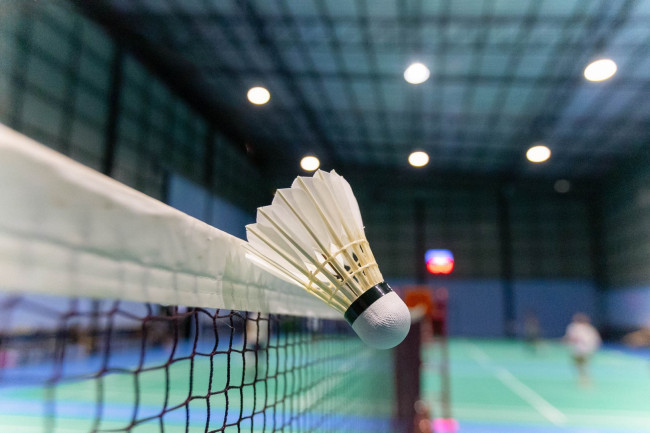 Badmintonspieler sind durch eine neue Regel getrennt, um die Spiele kürzer zu machen: 15 Punkte statt 21