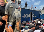 Video, in dem ein israelischer Minister festgenommene Aktivisten aus der Flottille dem&uuml;tigt, l&ouml;st Emp&ouml;rung innerhalb und au&szlig;erhalb Israels aus