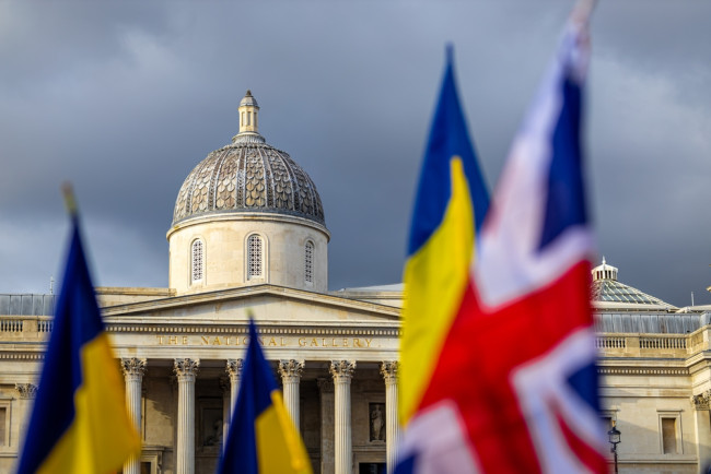 Das Vereinigte Königreich stärkt die Unterstützung für die Ukraine zum vierjährigen Kriegstag: "Großbritannien steht bei Ihnen, stärker denn je"