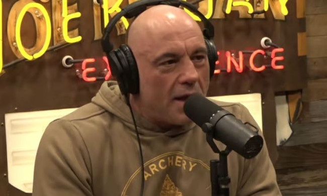 Joe Rogan behauptet, dass US-Präsidenten Spotify unter Druck gesetzt haben, seinen Podcast abzusetzen