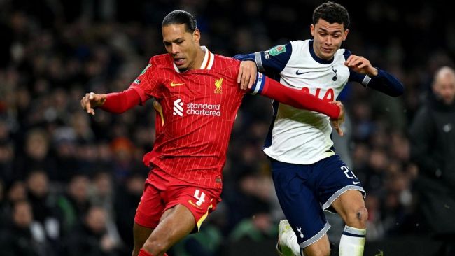Liverpool und Arsenal führen die Premier League an, scheiterten aber beide im Hinspiel des Halbfinales des Carabao Cups