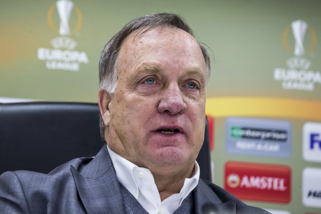 Curaçao-Trainer Dick Advocaat tritt vier Monate vor seinem WM-Debüt zurück