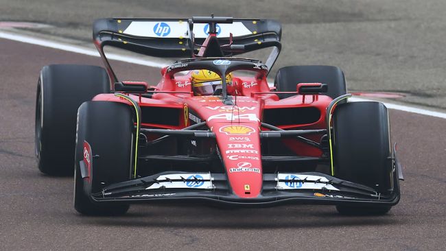 Lewis Hamilton crasht mit seinem Ferrari bei seinem zweiten Test und kommt unverletzt davon